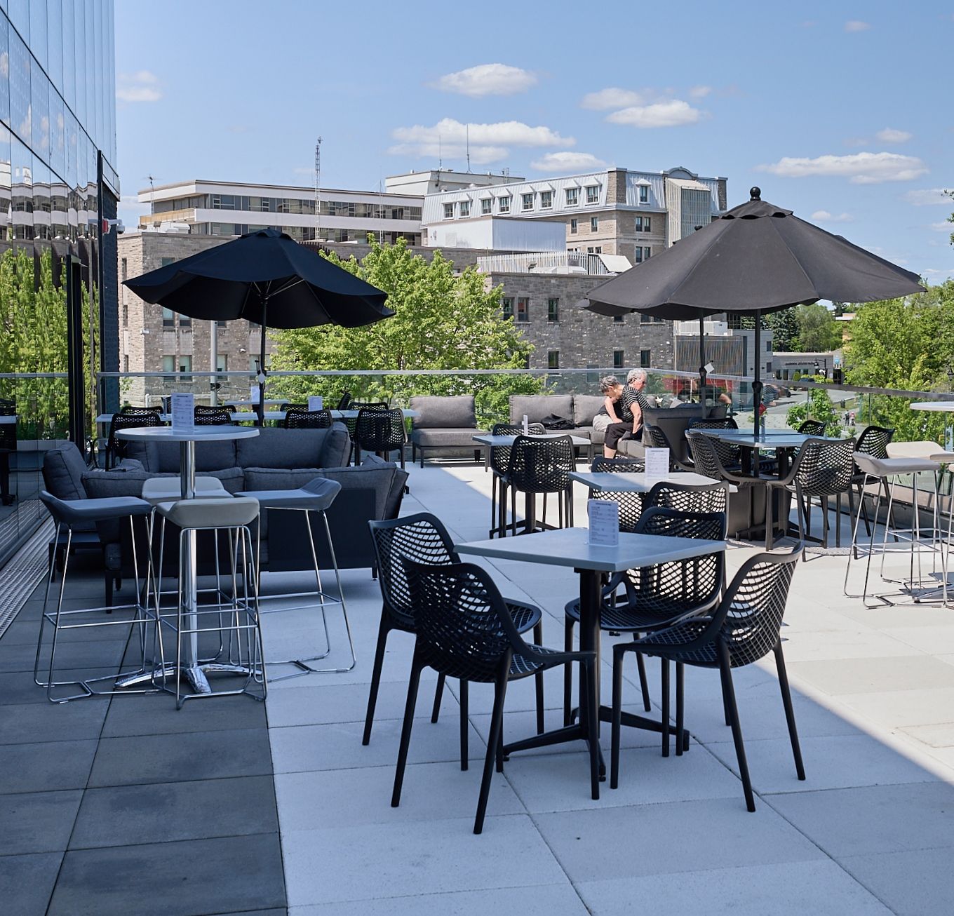 Terrasse Liliane et David M. Stewart