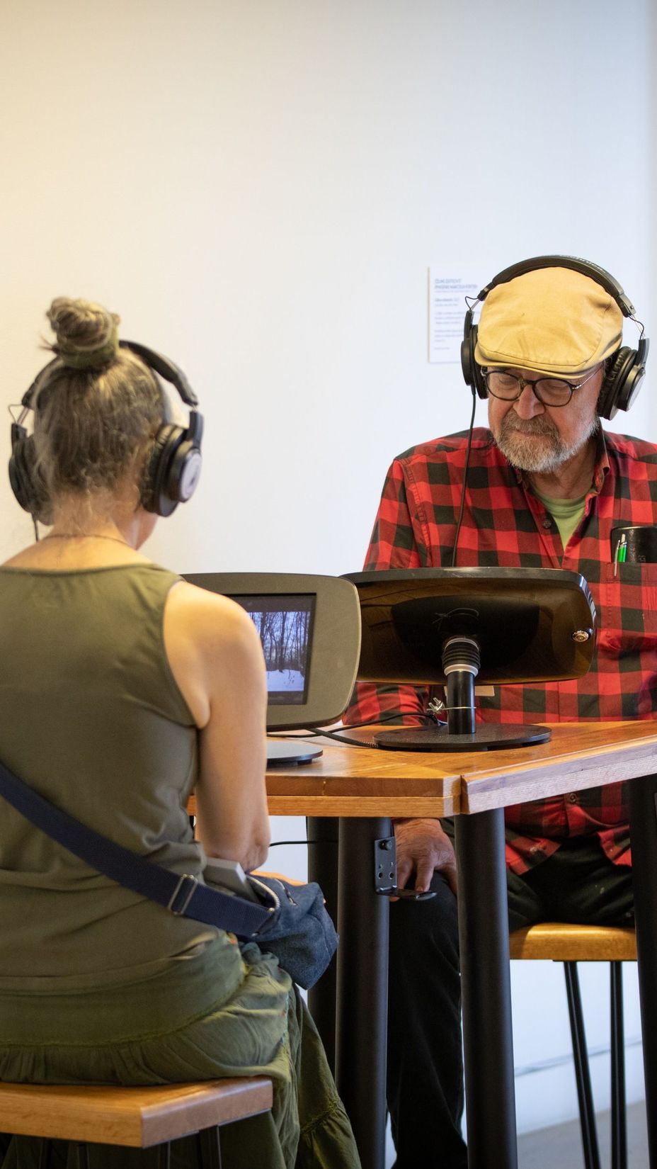 Vue de l'exposition <i>DEVENIR CHEZ-NOUS</i>, 2023. Photo : Ysabelle Latendresse