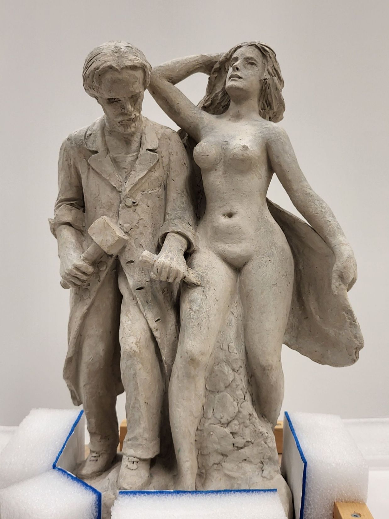 Alfred Laliberté, <i>Le sculpteur romanesque</i>, 1949. Don d’Alain Préfontaine. Photo : Musée d'art de Joliette, 2024