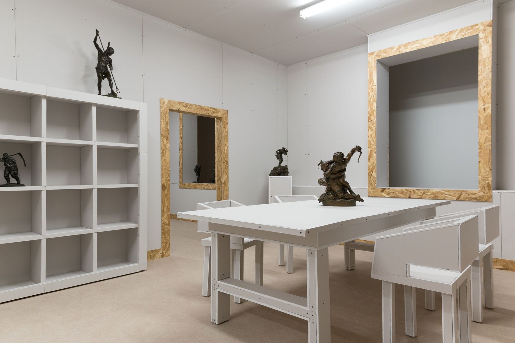 Vue de l’exposition <i>Regards en dialogue : Hébert, Laliberté, Suzor-Coté et Fleming. La collection A.K. Prakash de sculptures historiques, un don au Musée d’art de Joliette</i>. Photo : Paul Litherland