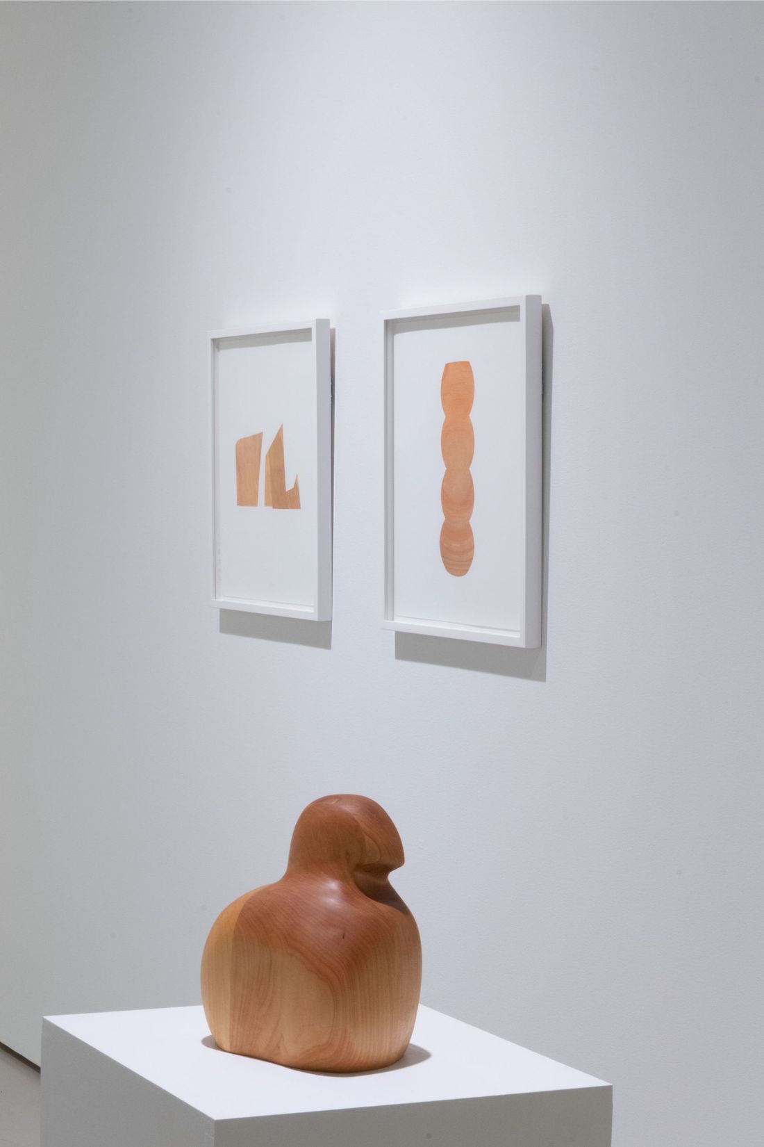 Béatrice Balcou, <i>Oiseau noir Placebo (d’après une œuvre de Muusuti Ittuq Uqaittuq)</i>, 2022. Photo : Paul Litherland