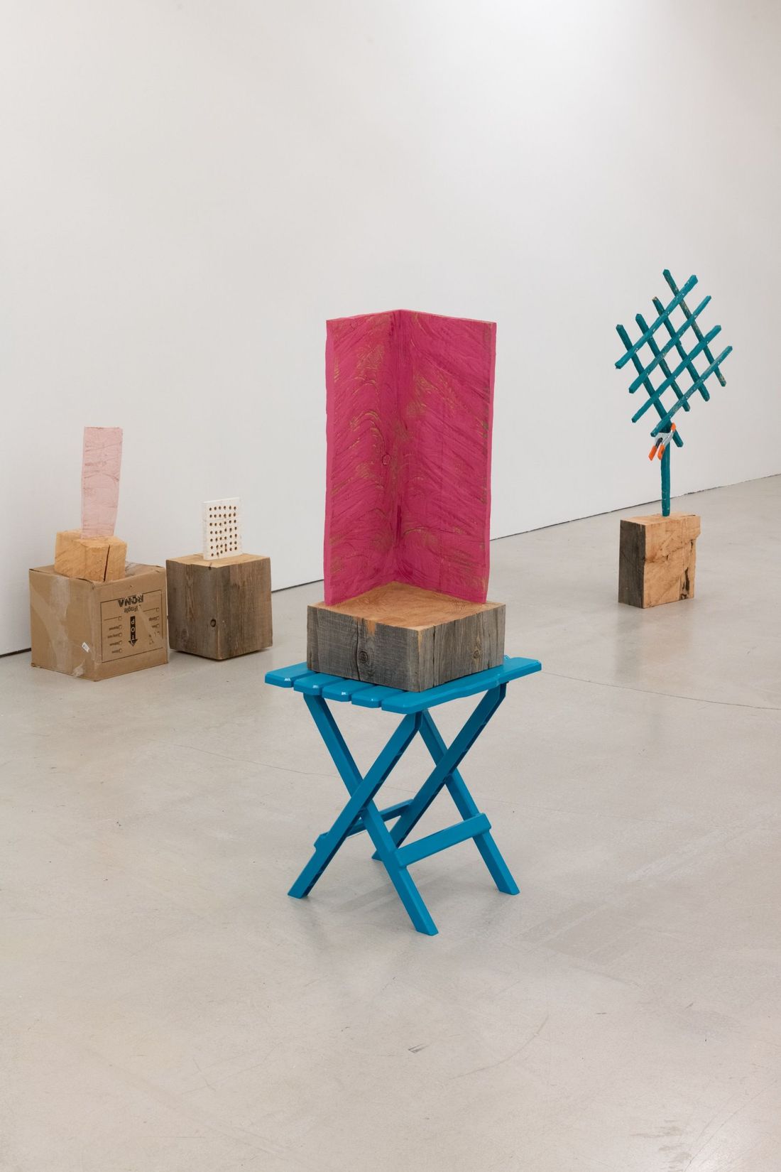 Vue de l’exposition Samuel Roy-Bois. <i>La vie est un outil comme un autre</i>, au Musée d’art de Joliette, 2022. Photo : Paul Litherland