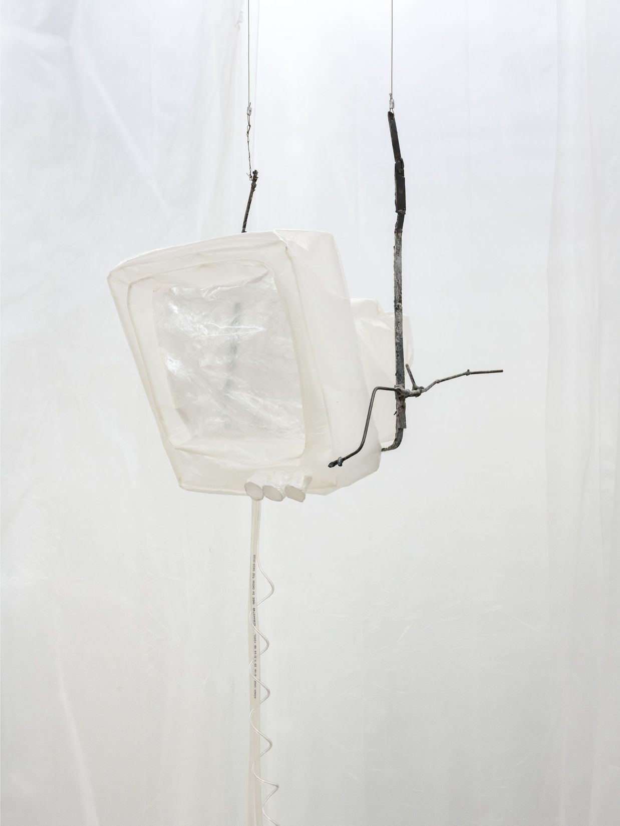 © Jannick Deslauriers, <i>Seuils</i> (détail), 2025, vue de l’installation présentée au Musée d'art de Joliette. Photo : Paul Litherland