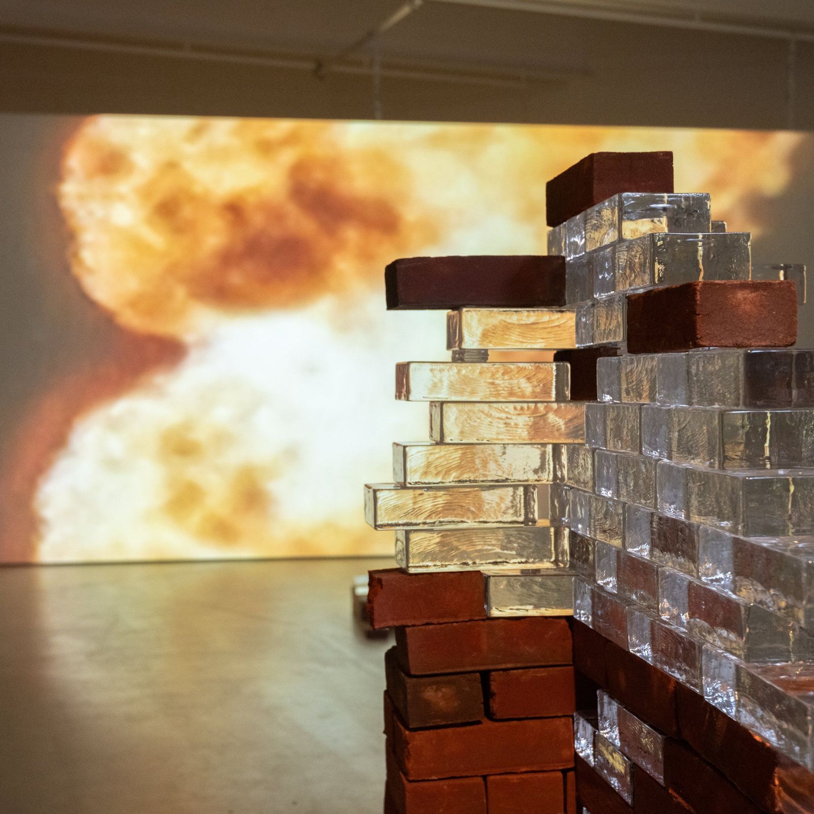 Vue de l'exposition Anahita Norouzi. <i>Rift</i> au Musée d'art de Joliette, 2026. Photo : Paul Litherland /// View of the exhibition Anahita Norouzi. <i>Rift</i> at the Musée d'art de Joliette, 2026. Photo: Paul Litherland