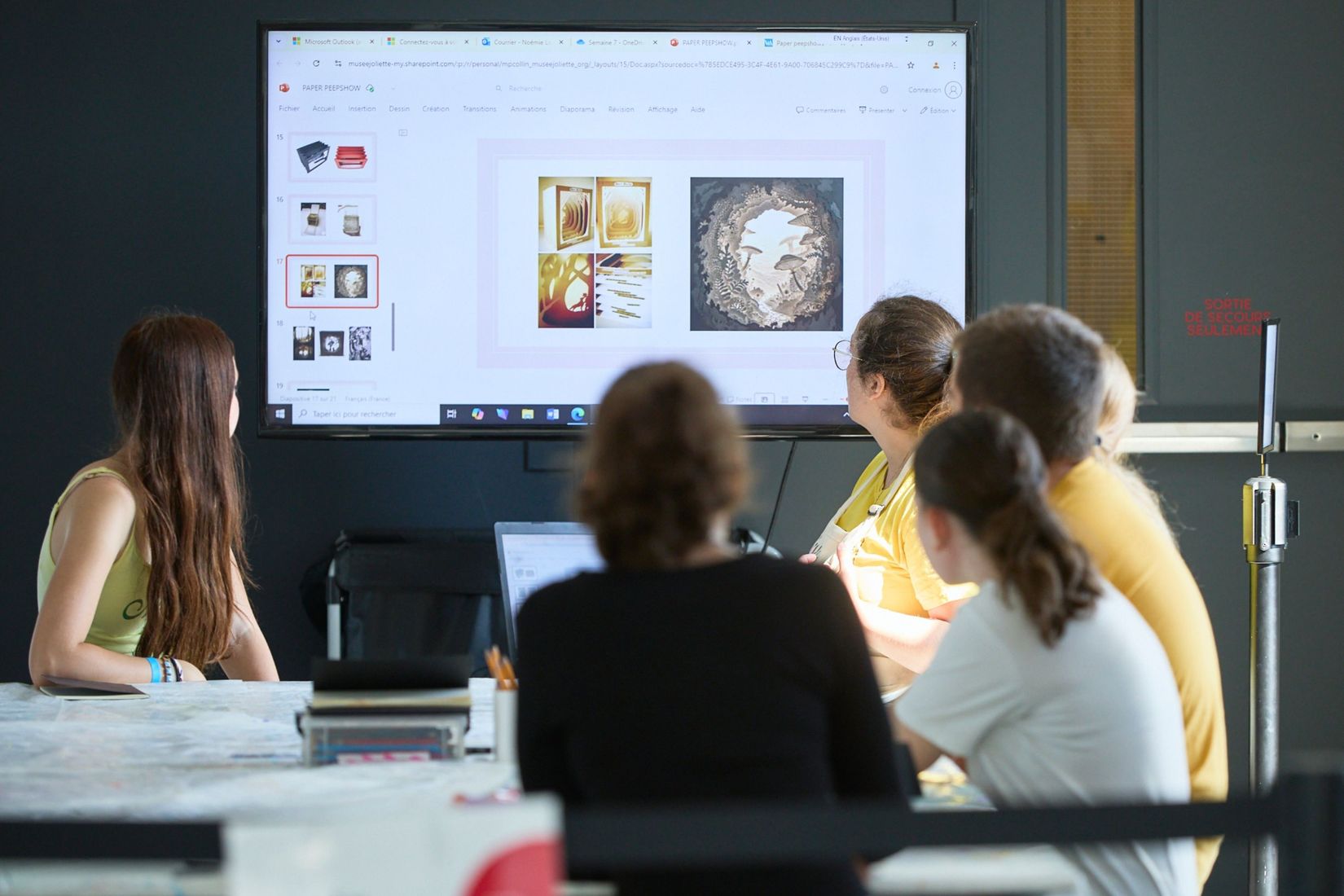 Photo : Empire photo underground