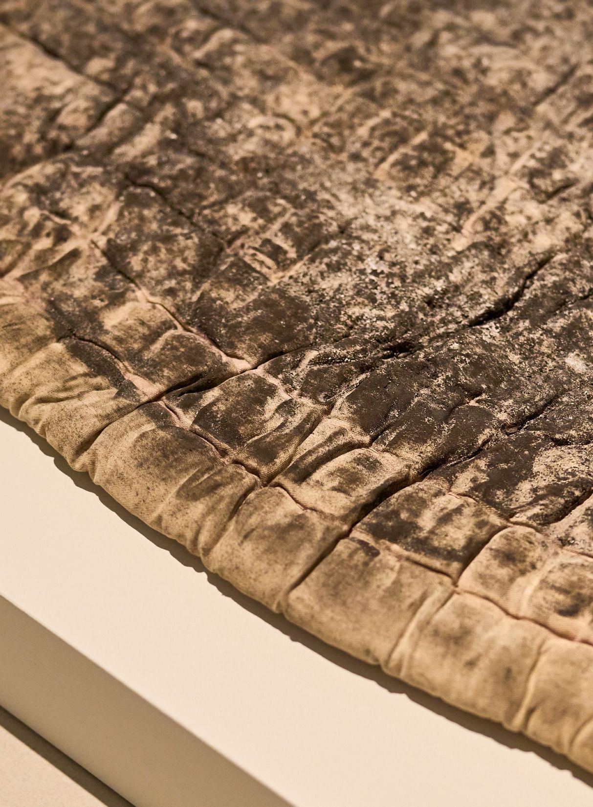 Dala Nasser, <i>Red in Tooth</i> (détail), 2020-2022. Photo : Romain Guilbault