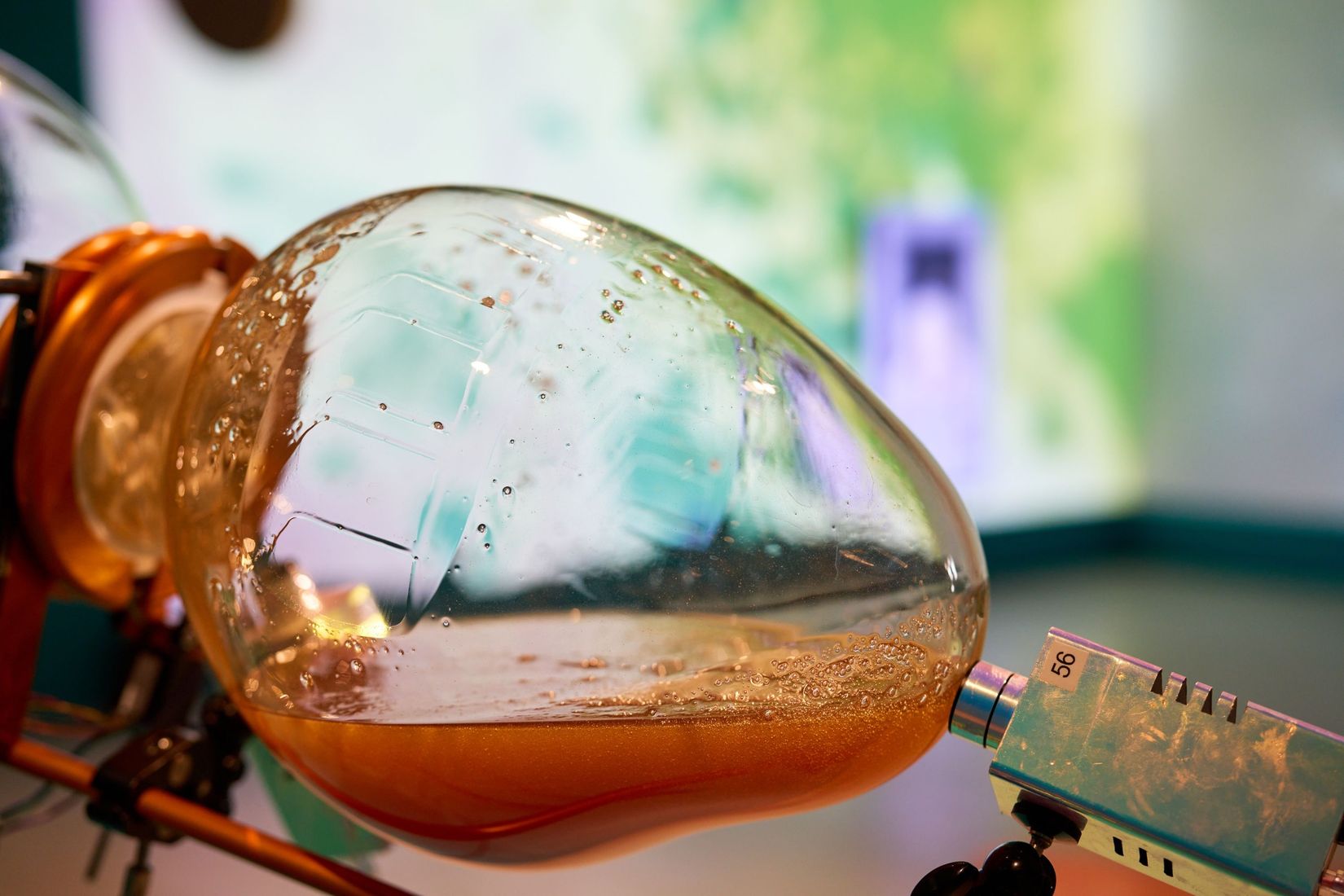 Sarah Wendt + Pascal Dufaux, <i>Horloge de miel</i>, 2024. Photo : Romain Guilbault