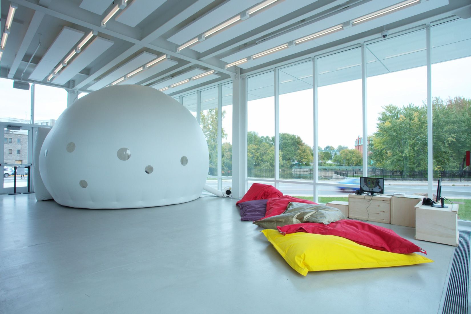 Vue de <i>Conversations : un laboratoire socioludique</i>, 2015. Photo : Richard-Max Tremblay