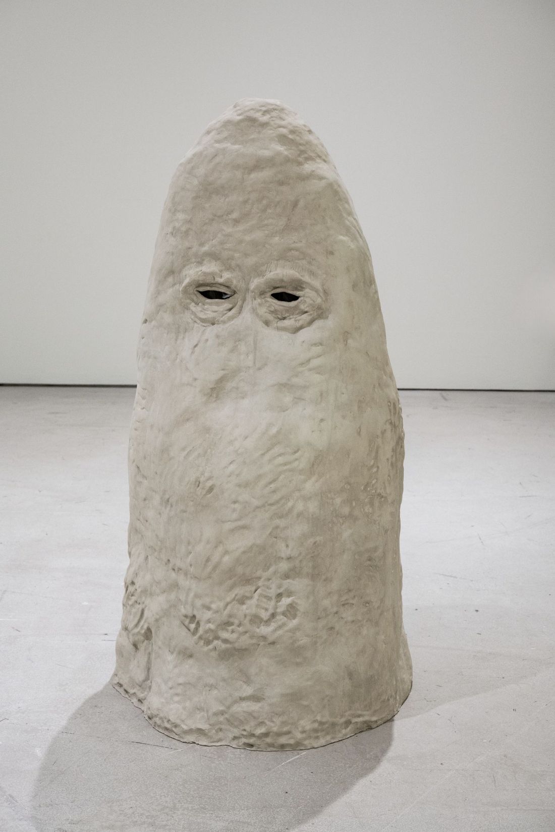 Vue de l'exposition <i>Danseprophétiqueàl’îlebizarre</i>, Musée d'art de Joliette, 2025. Photo : Paul Litherland