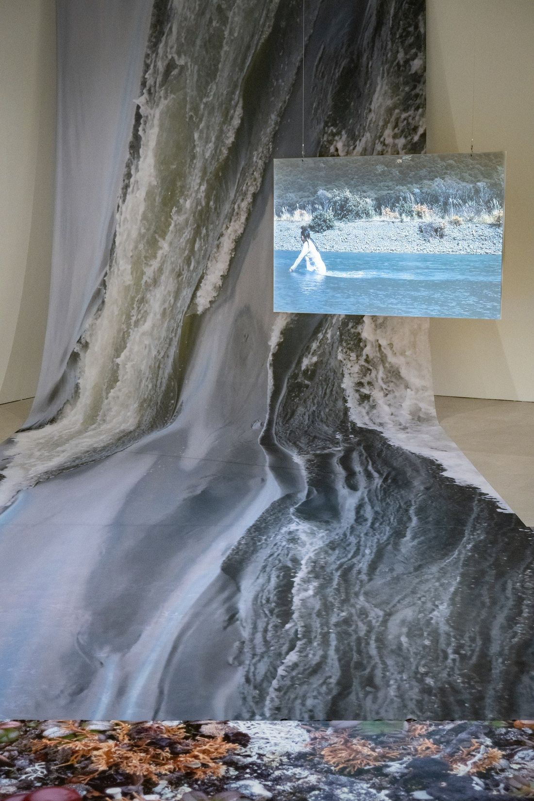 asinnajaq, <i>cradling river piece</i>, 2020-2021. Photo : Paul Litherland /// asinnajaq, <i>cradling river piece</i>, 2020-2021. Photo: Paul Litherland