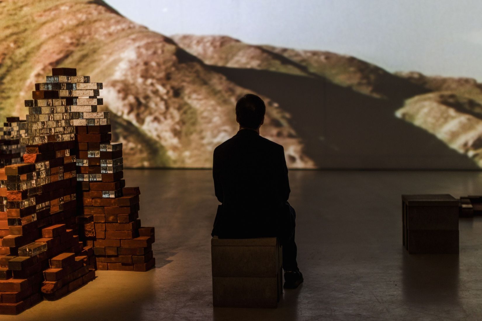 Vue de l'exposition Anahita Norouzi. <i>Rift</i> au Musée d'art de Joliette, 2026. Photo : Katya Konioukhova /// View of the exhibition Anahita Norouzi. <i>Rift</i> at the Musée d'art de Joliette, 2026. Photo: Katya Konioukhova